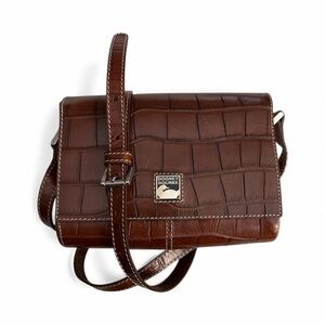 Vintage Dooney & Bourke Bayou
Croc Mini Binocular Bag.
Excellent Condition